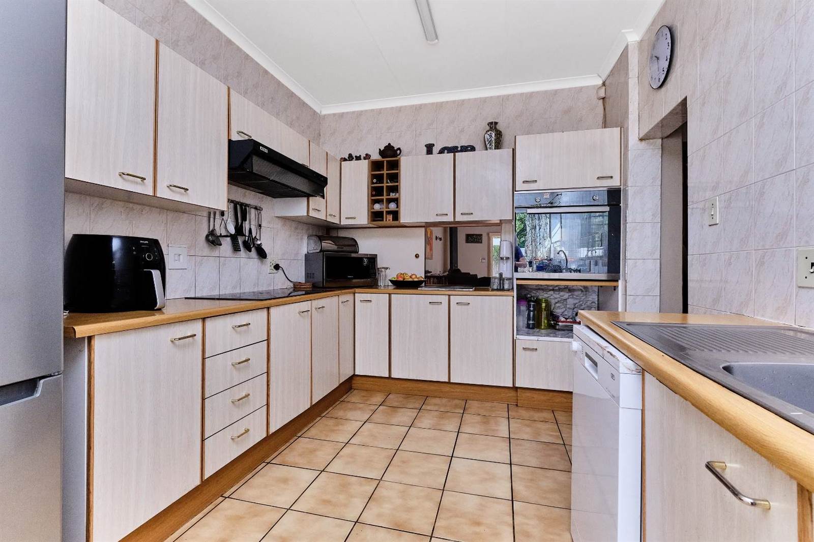 3 Bed Townhouse in Lonehill photo number 6