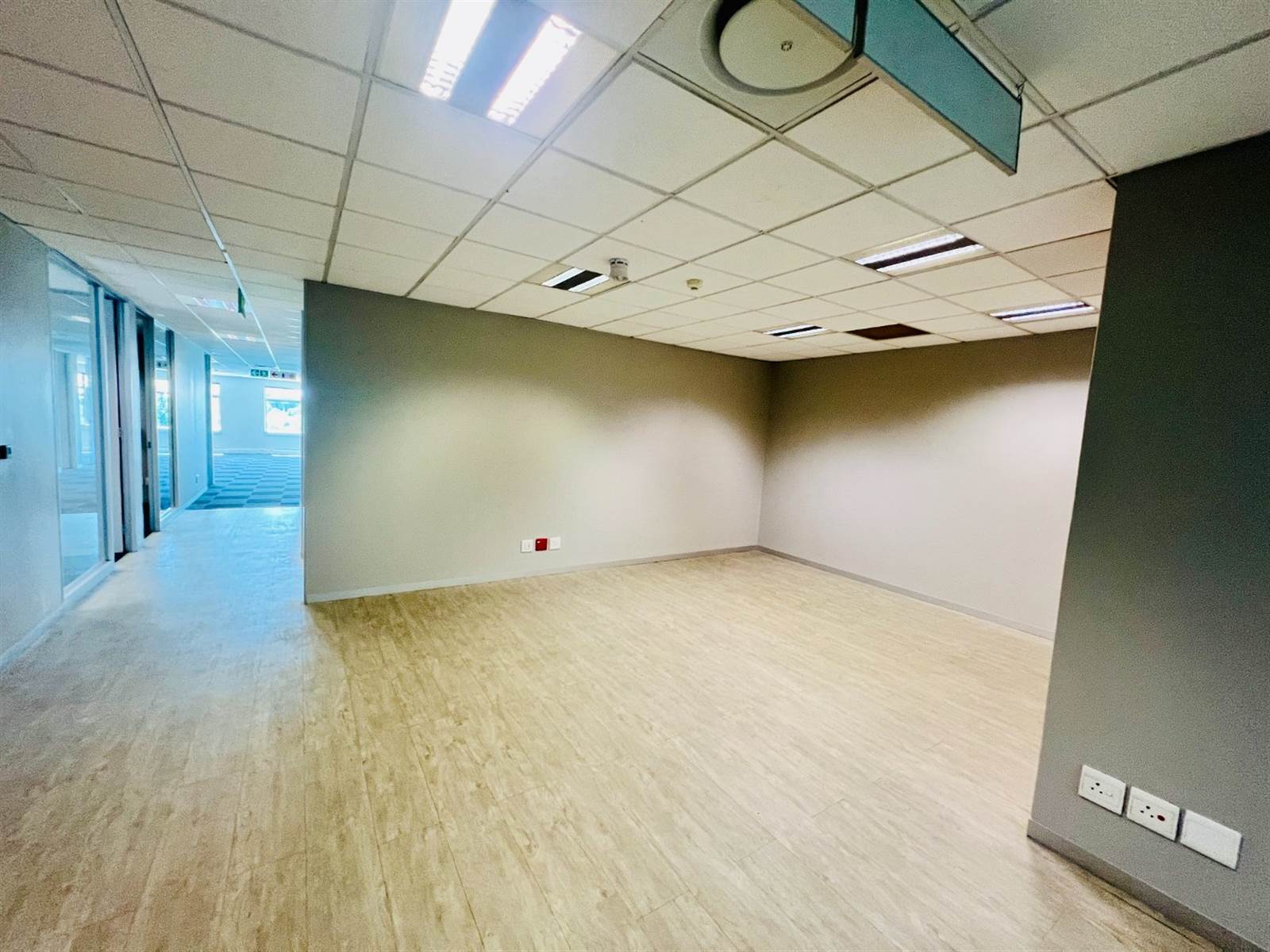 348  m² Commercial space in Sandown photo number 3