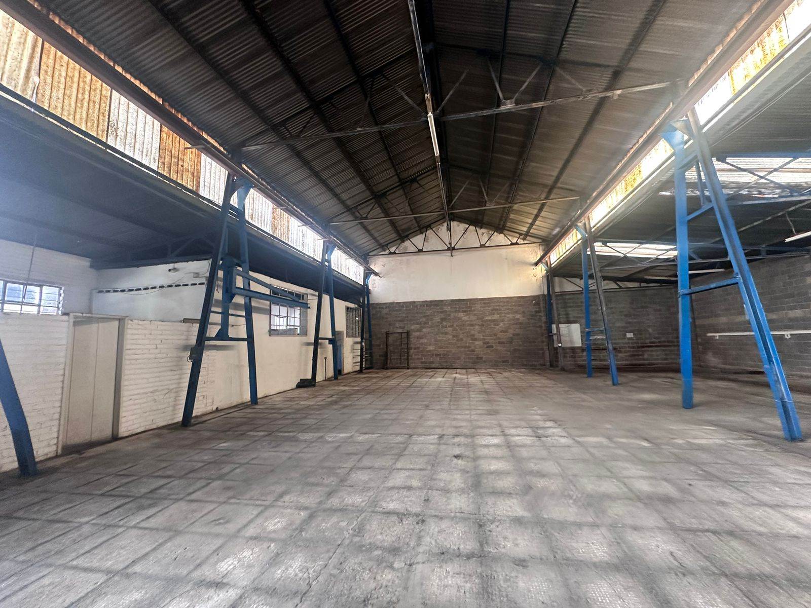450  m² Industrial space in Eastleigh photo number 2
