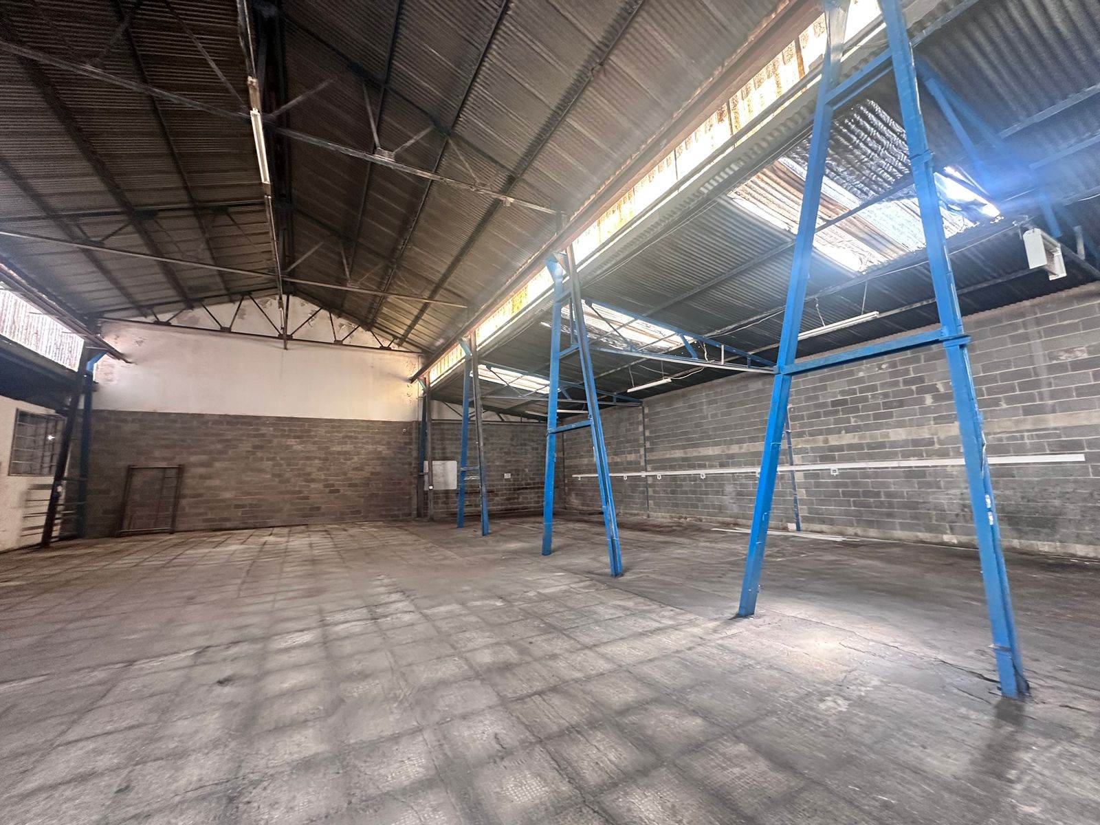 450  m² Industrial space in Eastleigh photo number 3