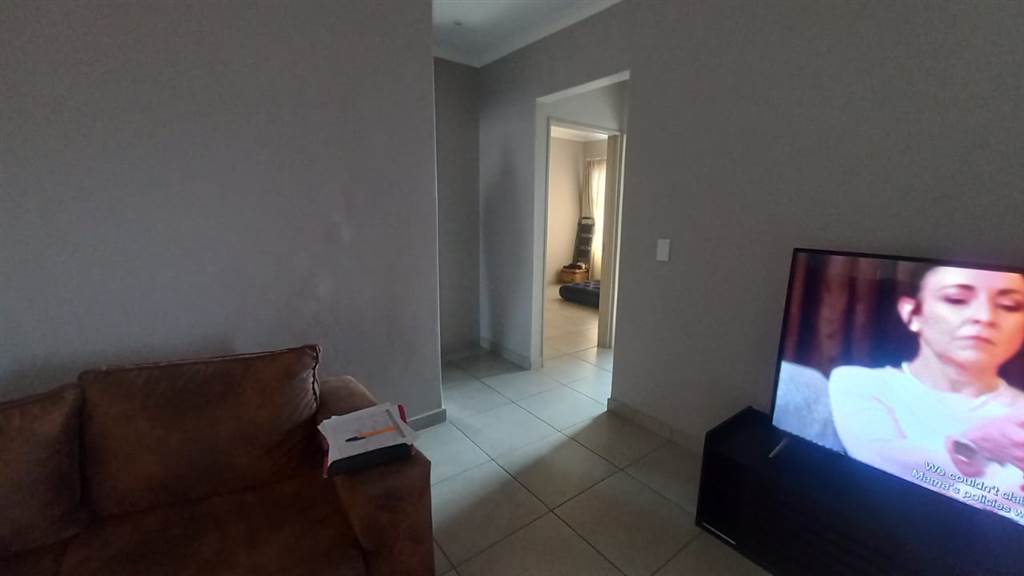 3 Bed Townhouse in Witbank photo number 6