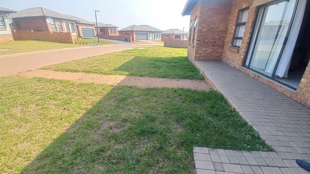 3 Bed Townhouse in Witbank photo number 12