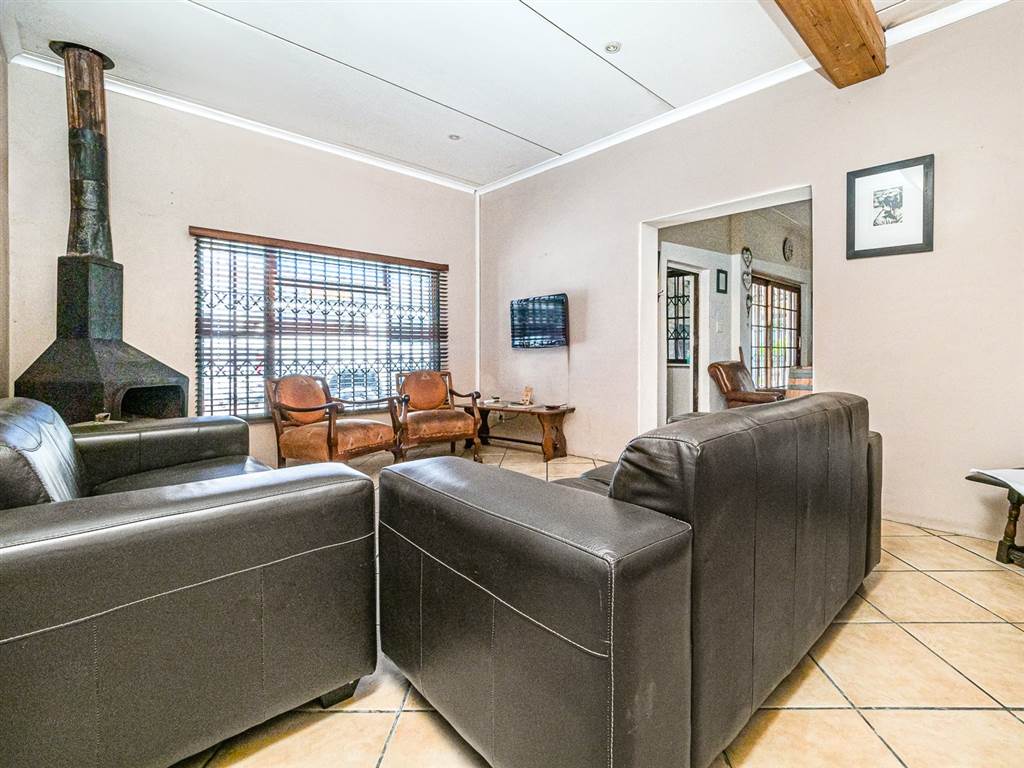 6 Bed House in Rondebosch East photo number 14