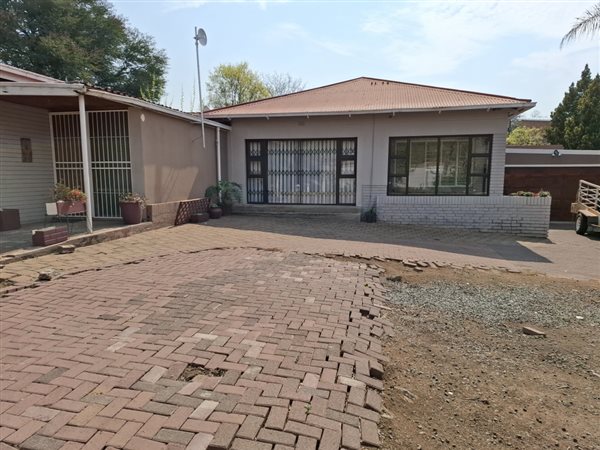 5 Bedroom House 5 Bedroom House