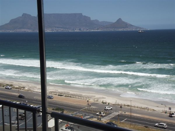 1 Bed Apartment in Bloubergstrand