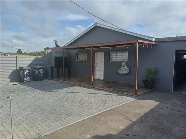 5 Bed House in Bosmont