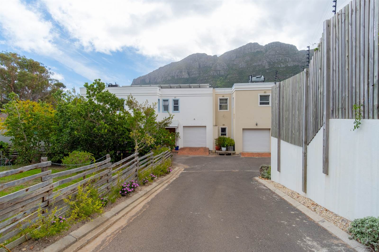 3 Bed House in Hout Bay and surrounds photo number 15