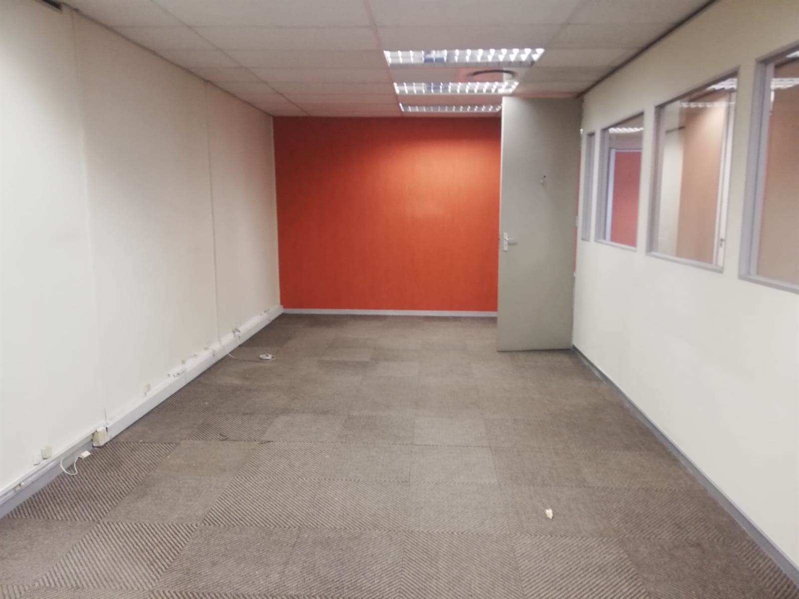 435  m² Office Space in Cape Town City Centre photo number 11