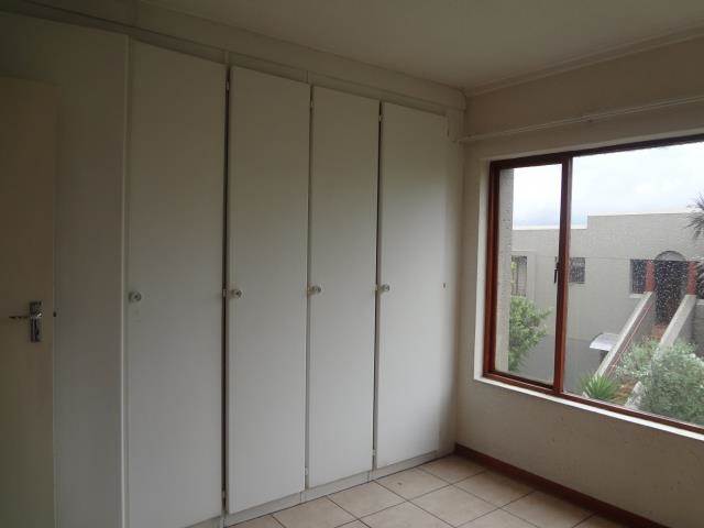2 Bed Apartment in Marais Steyn Park photo number 6