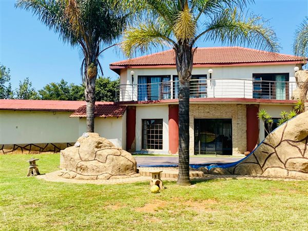 4 Bed House in Grootfontein Estate