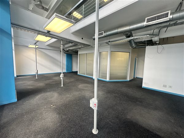 234  m² Commercial space