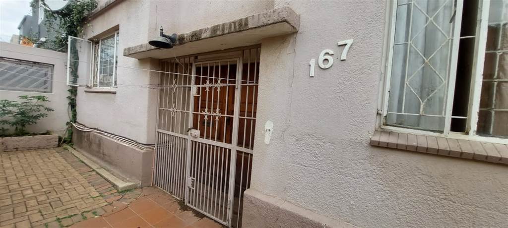 5 Bed Townhouse in Rosettenville photo number 5