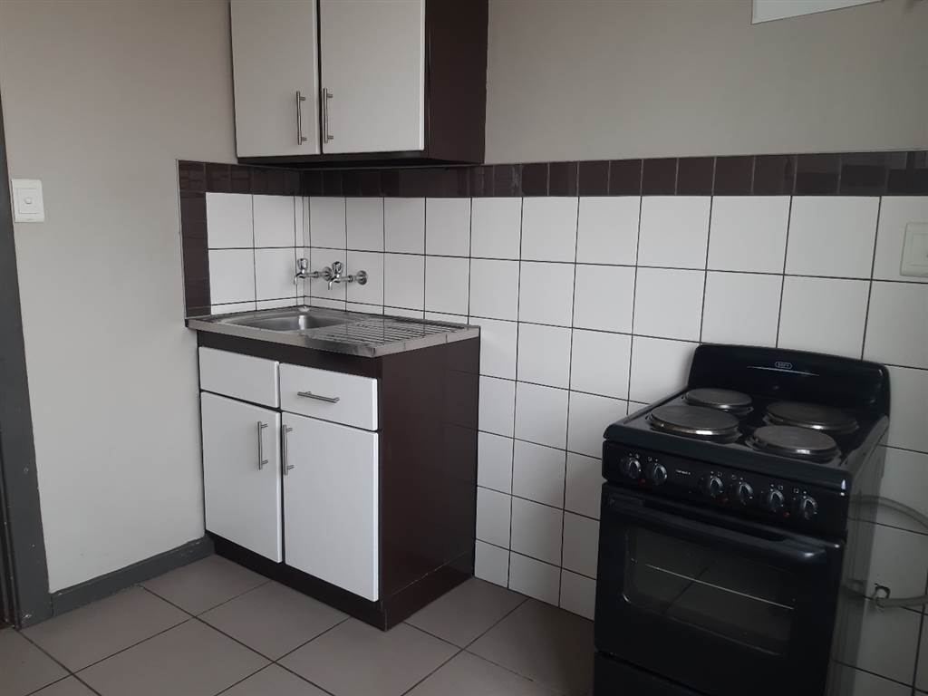 1.5 Bed Apartment in Johannesburg Central photo number 6