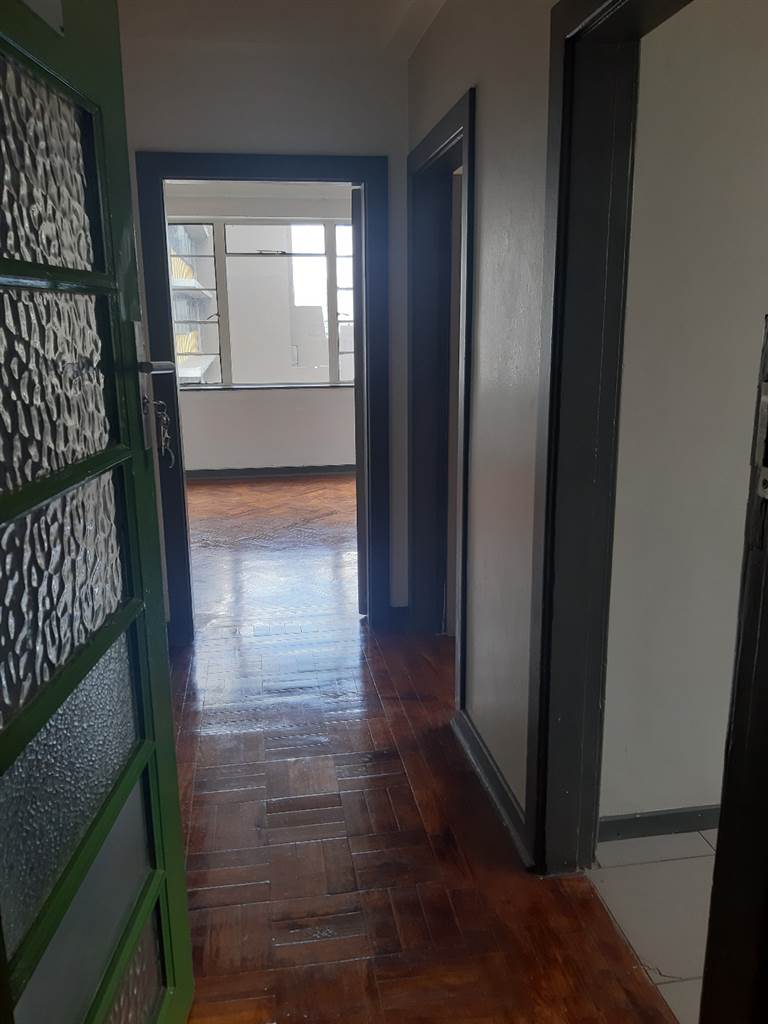1.5 Bed Apartment in Johannesburg Central photo number 11