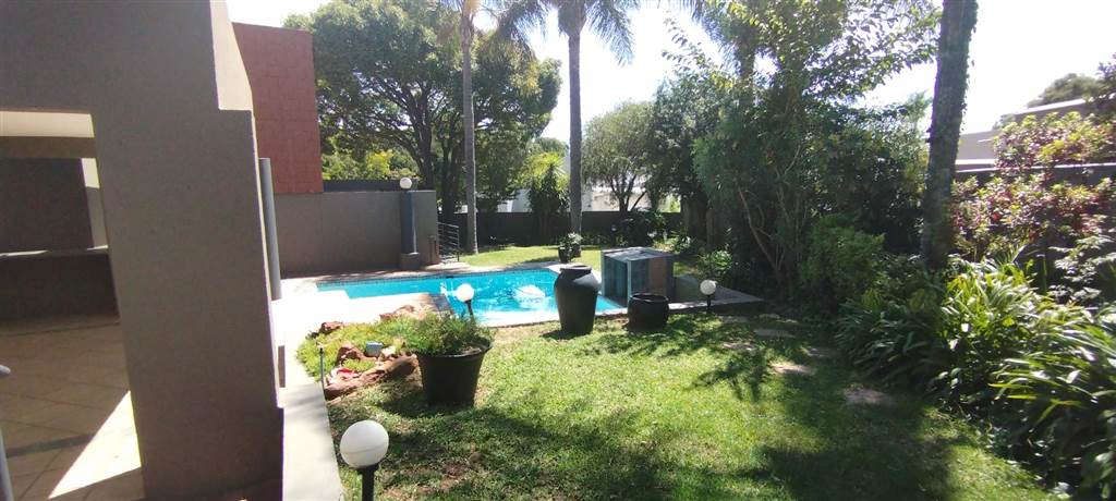 4 Bed House in Fourways Gardens photo number 26
