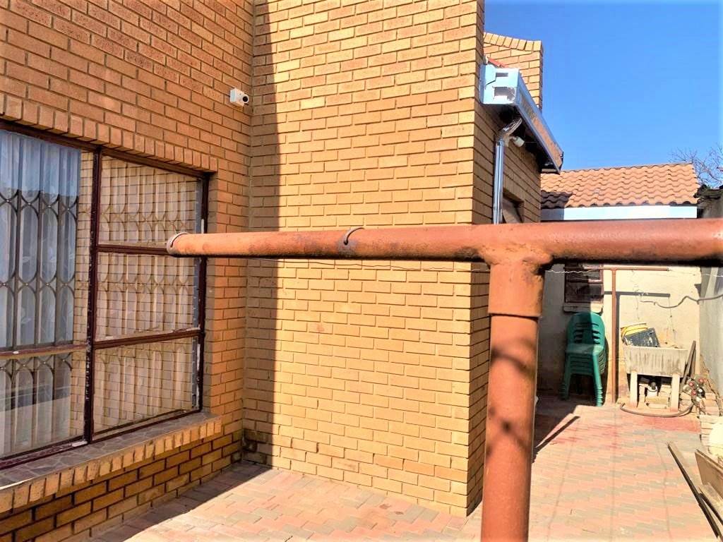 2 Bed House in Soshanguve photo number 22