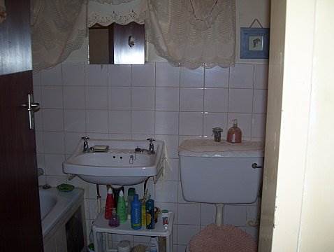 2 Bed Apartment in Silverton photo number 14