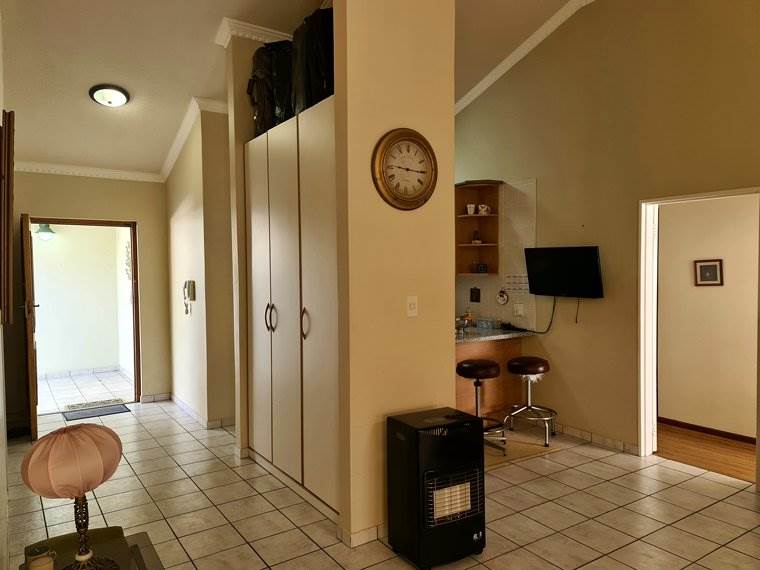 3 Bed Townhouse in King George Park photo number 22