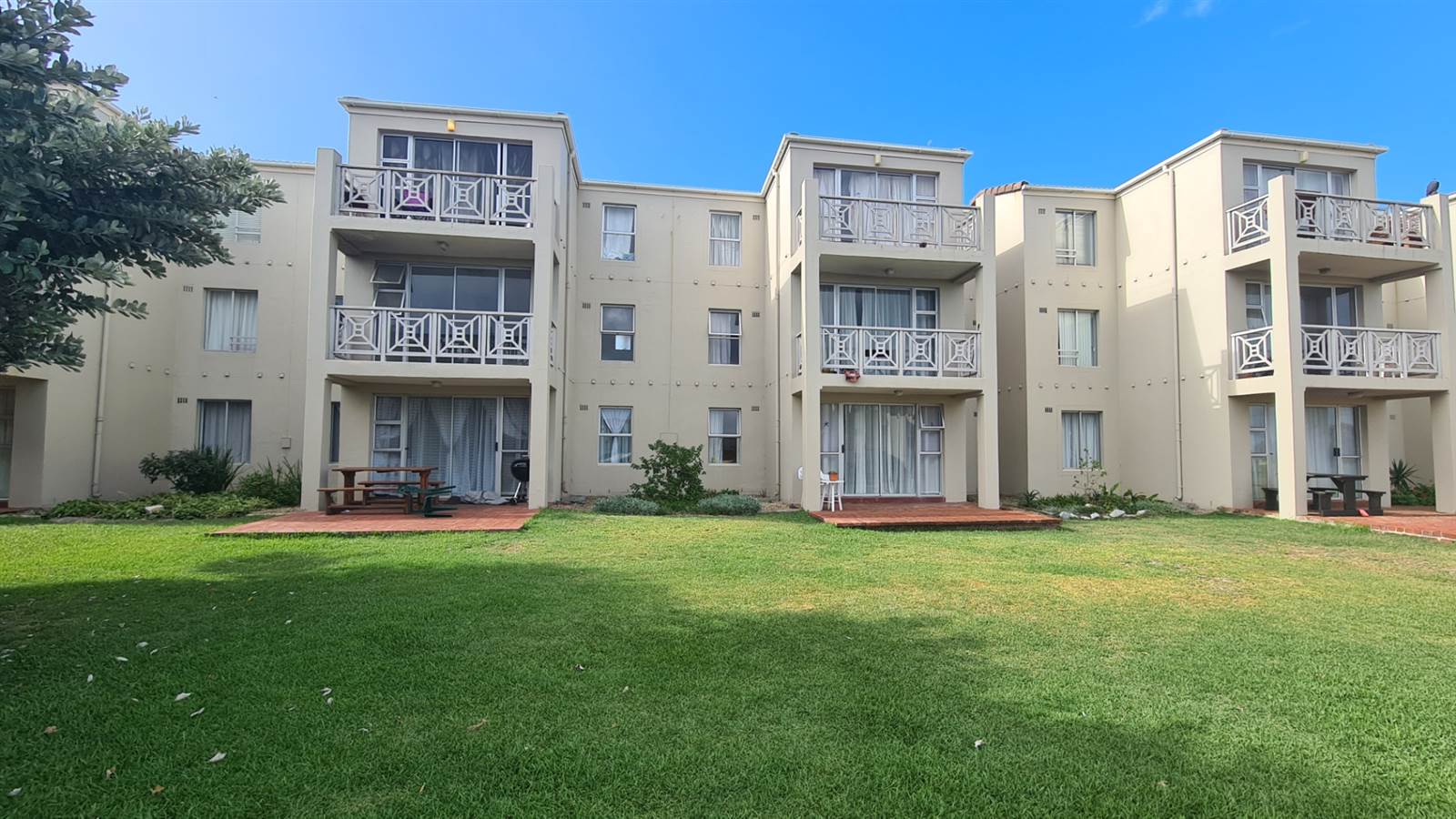 2 Bed Apartment in Westcliff photo number 1