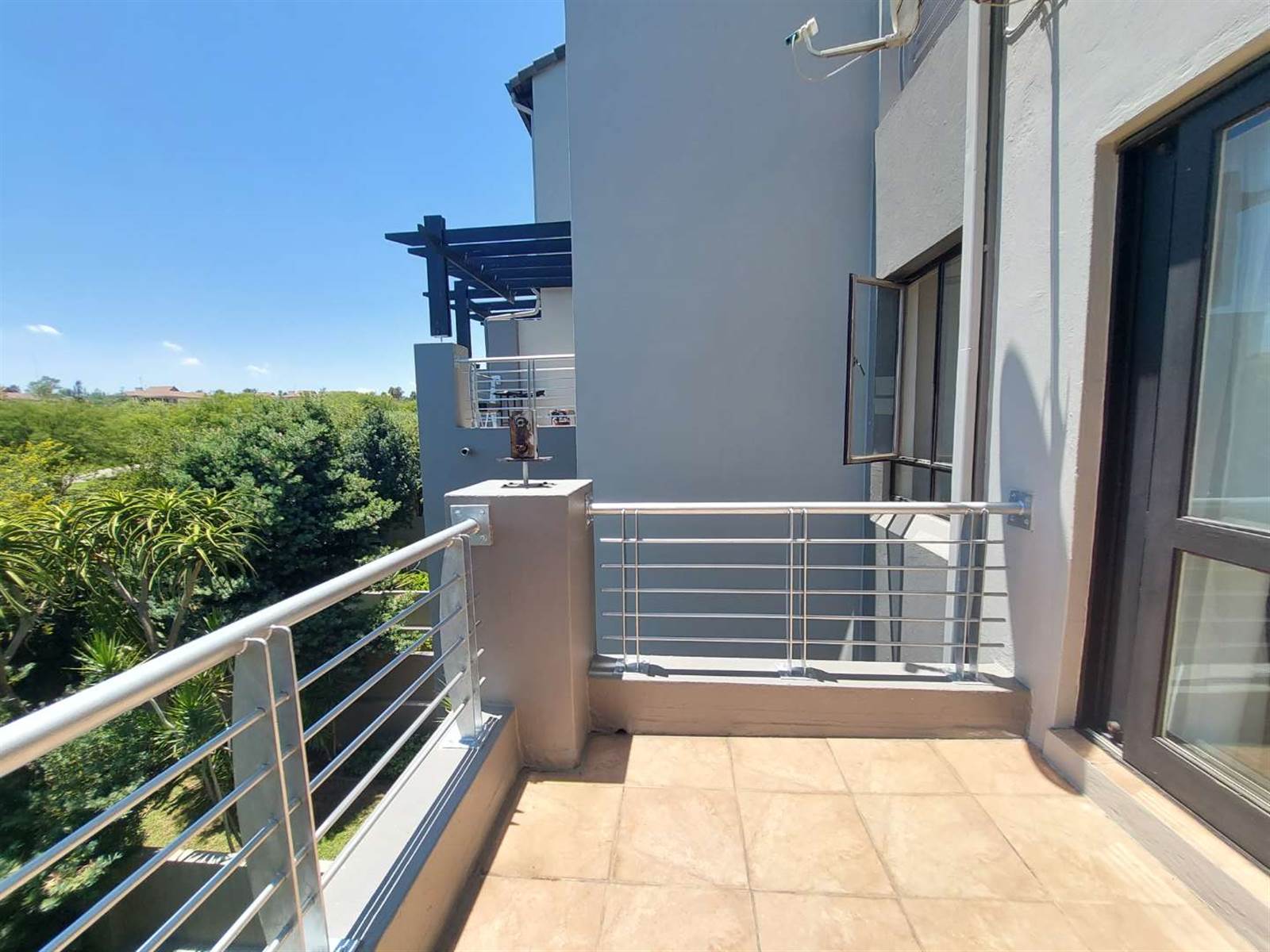 1 Bed Apartment in Sunninghill photo number 9