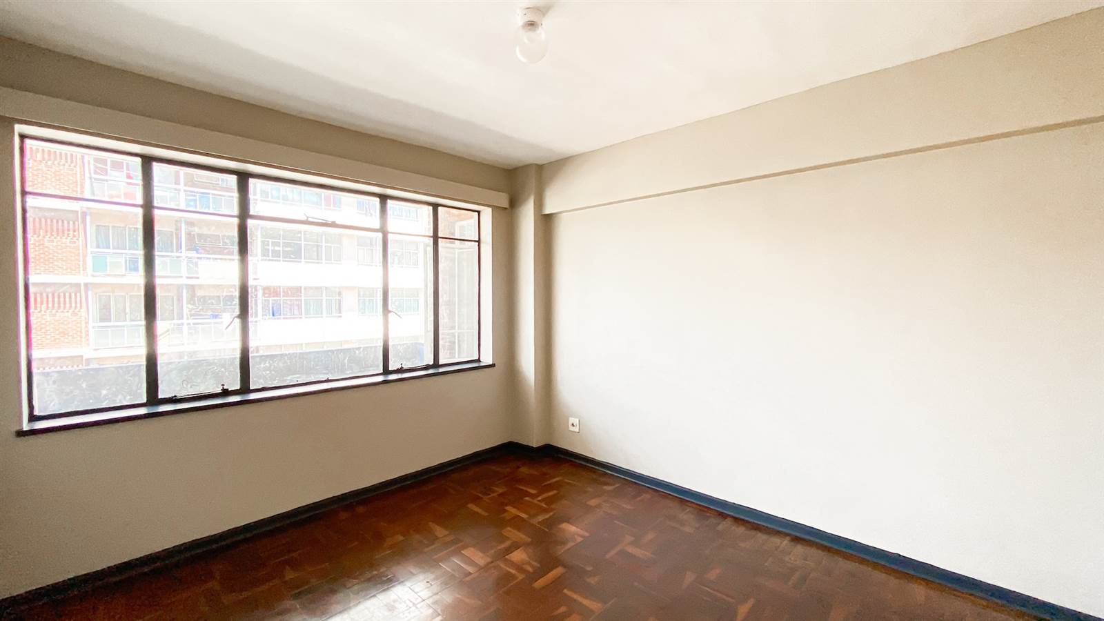 3 Bed Apartment in Hillbrow photo number 6