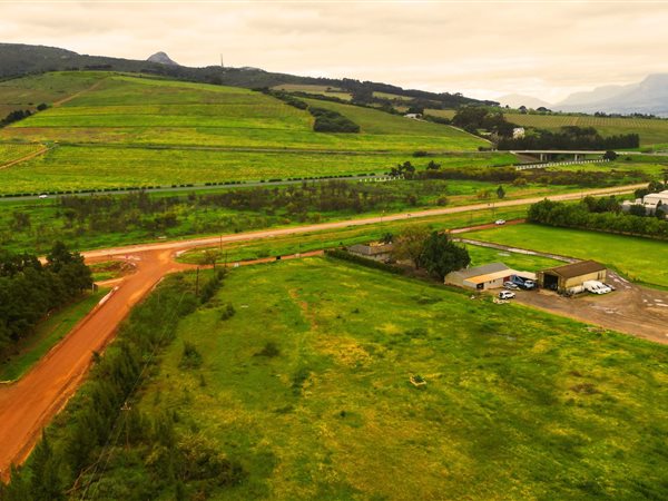 2.2 ha Land available in Paarl