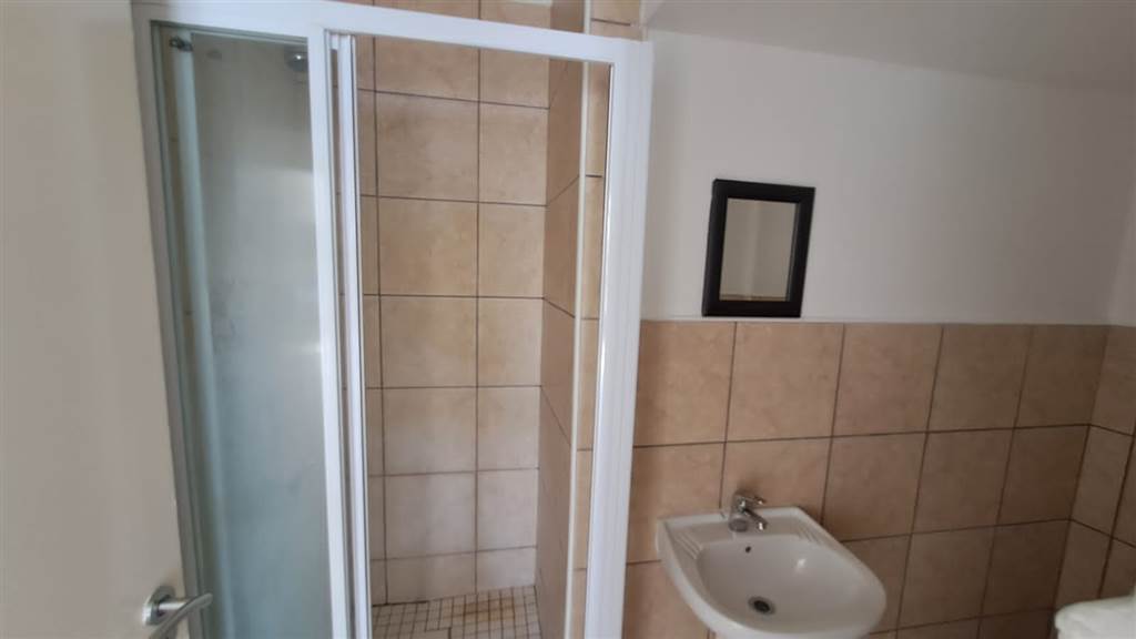 2 Bed Apartment in Winklespruit photo number 21