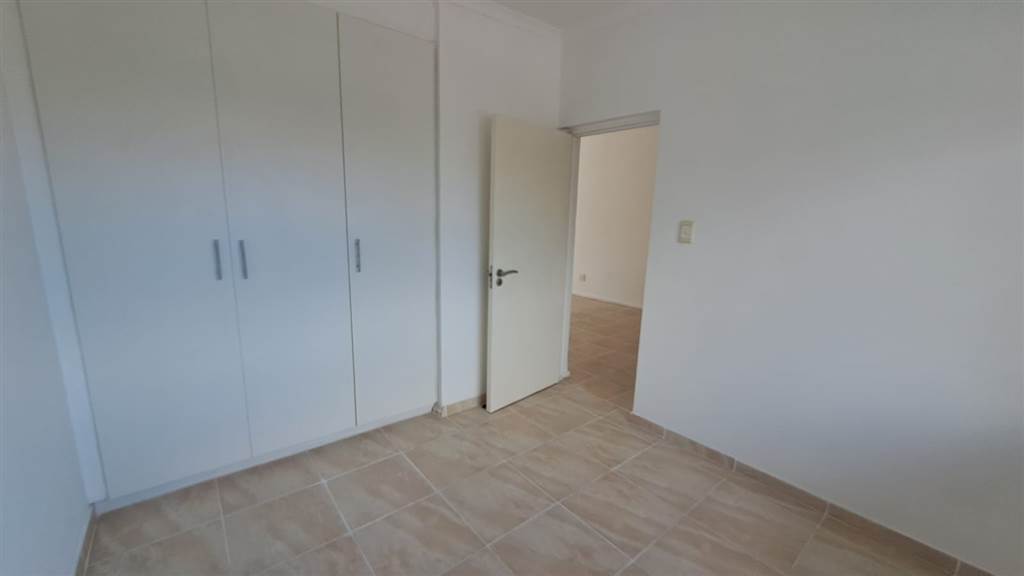2 Bed Apartment in Winklespruit photo number 18