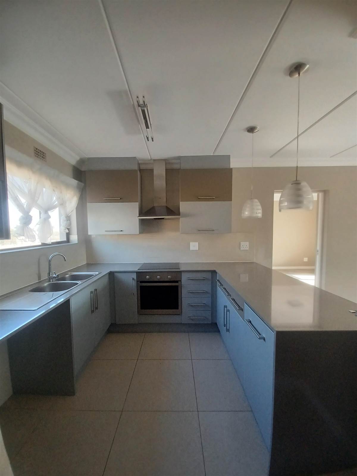 2 Bed Apartment in Kyalami Hills photo number 4