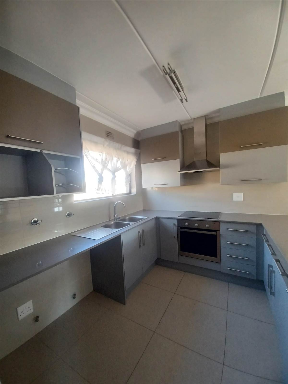 2 Bed Apartment in Kyalami Hills photo number 3