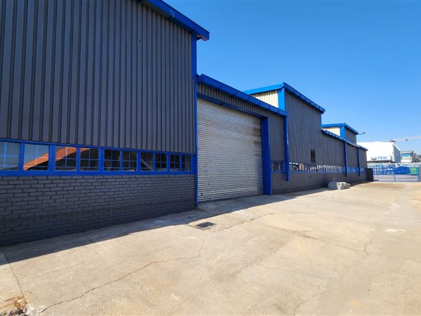 1 300  m² Industrial space