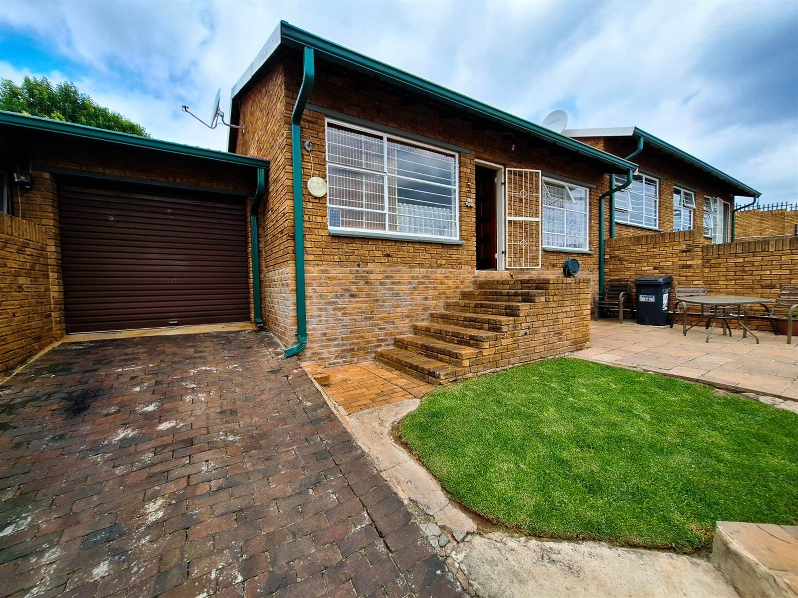 2 Bed Townhouse in Rangeview photo number 1