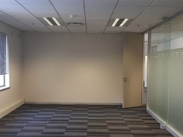 568  m² Office Space in Rosebank