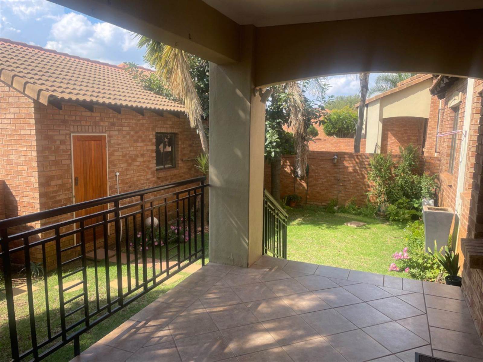 3 Bed House in Mooikloof Equestrian Estate photo number 2