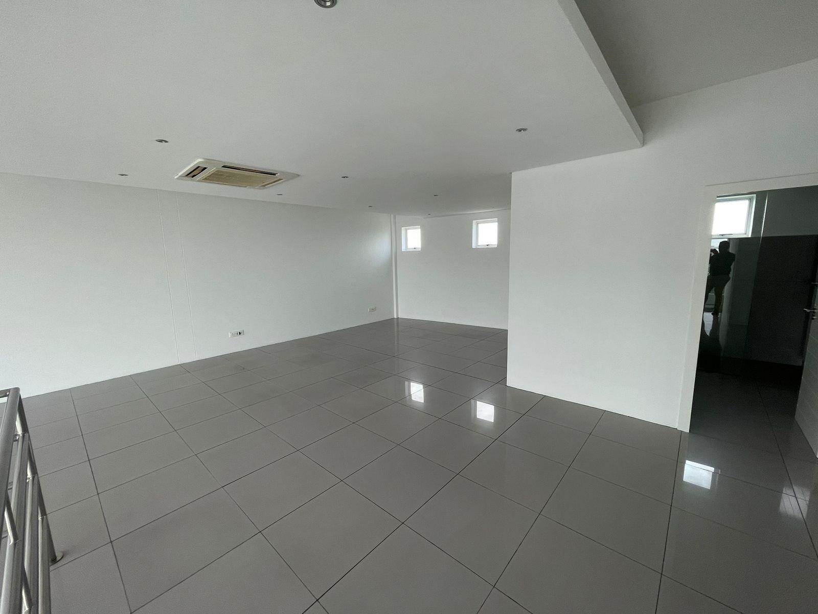 139  m² Commercial space in Lagoon Beach photo number 11