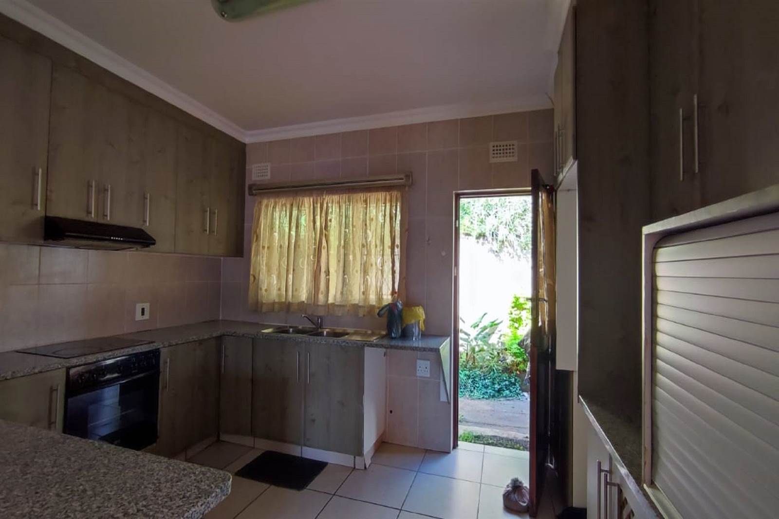 2 Bed Apartment in Port Shepstone photo number 7