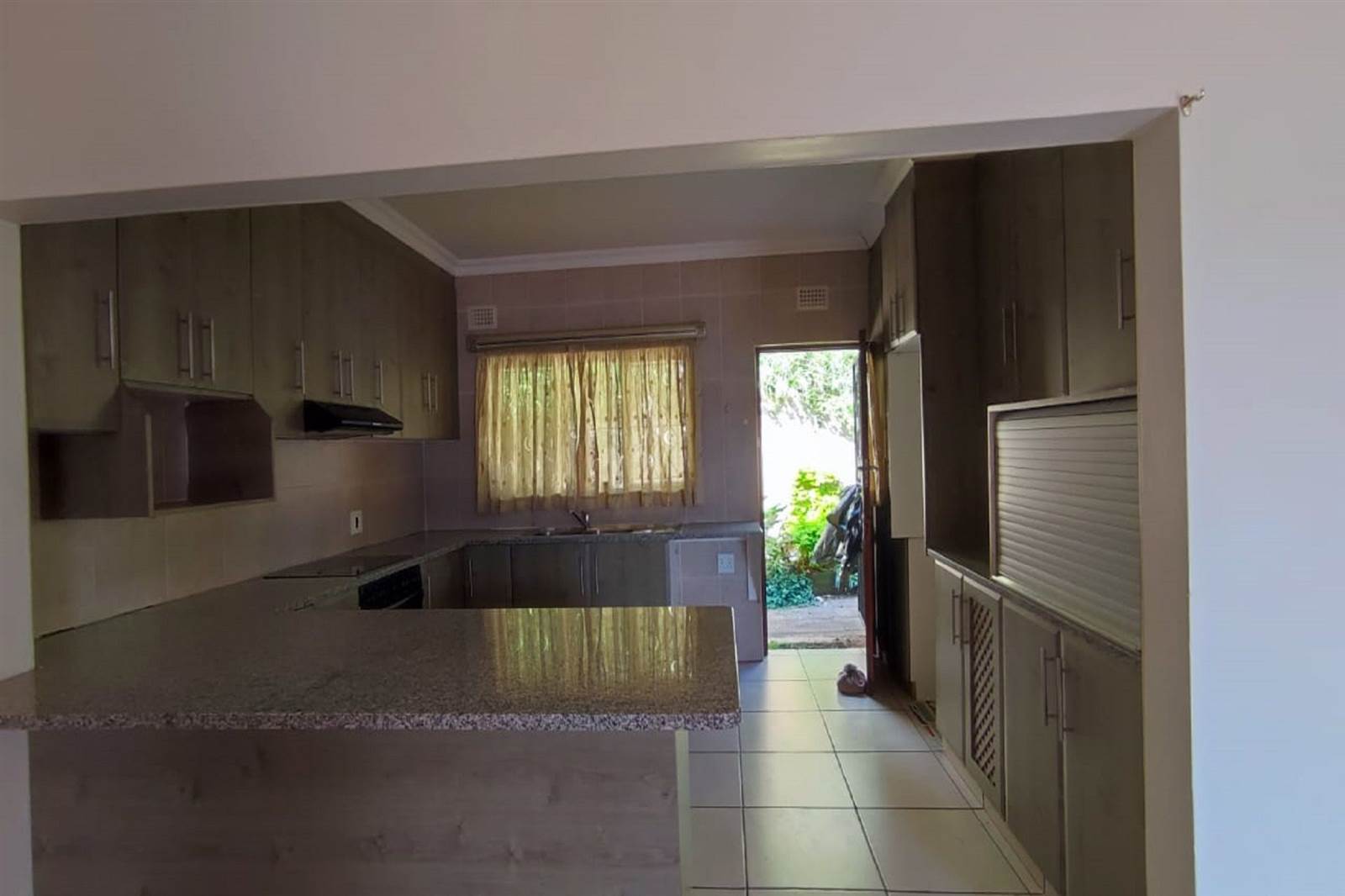 2 Bed Apartment in Port Shepstone photo number 6