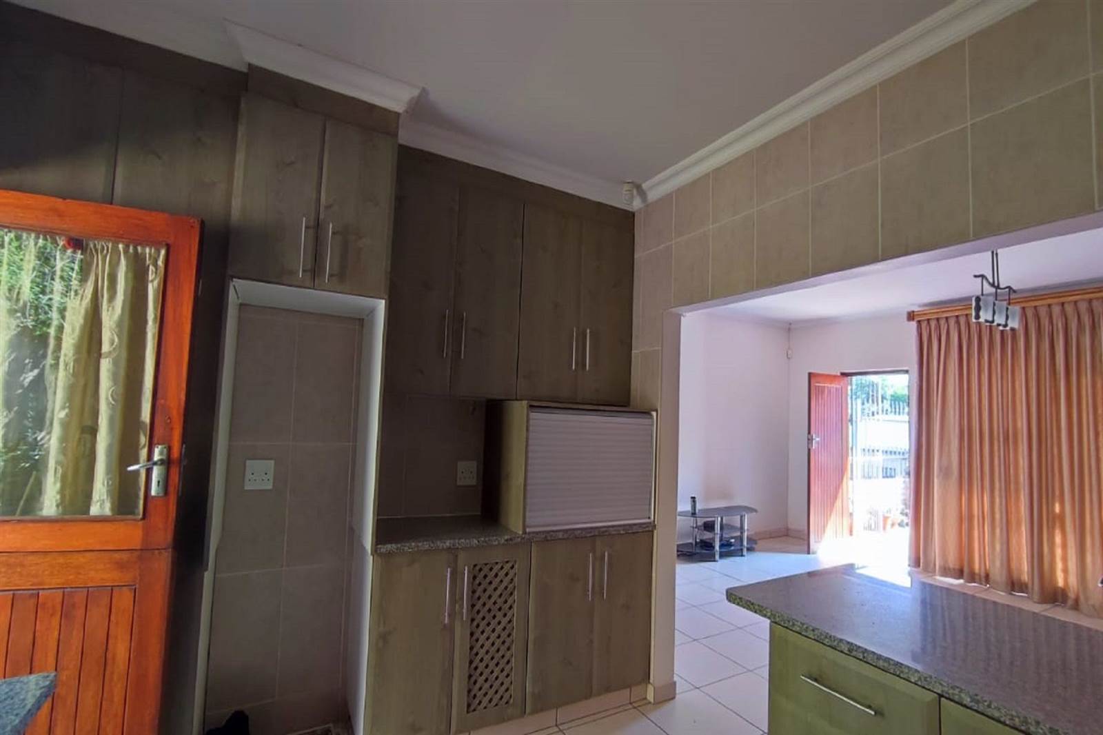 2 Bed Apartment in Port Shepstone photo number 5