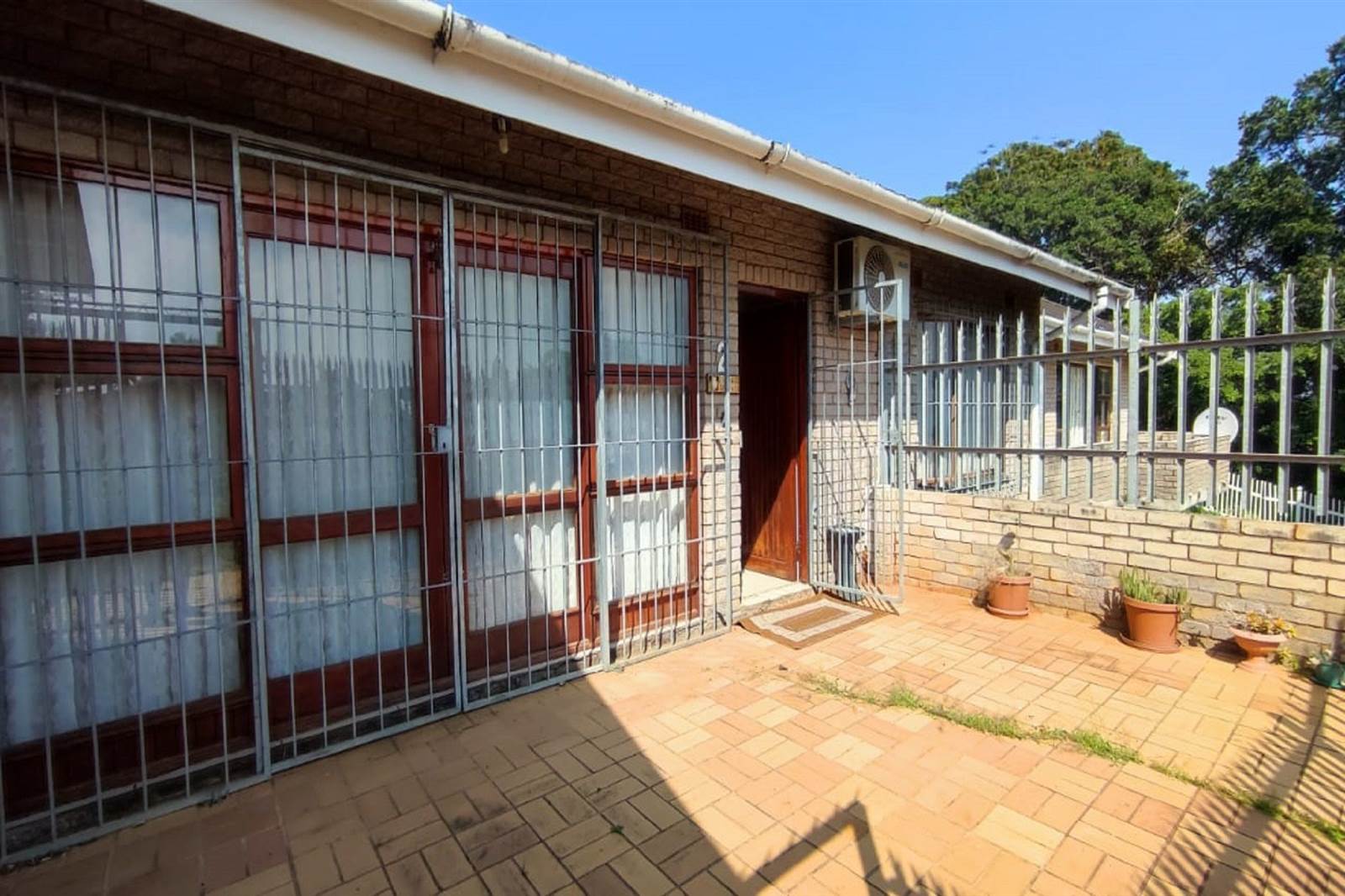 2 Bed Apartment in Port Shepstone photo number 2