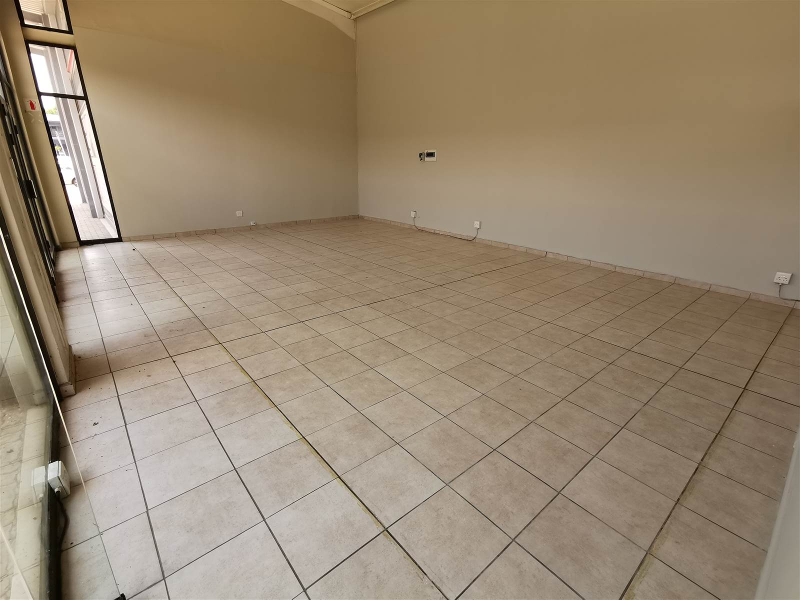 175  m² Commercial space in Wilkoppies photo number 4