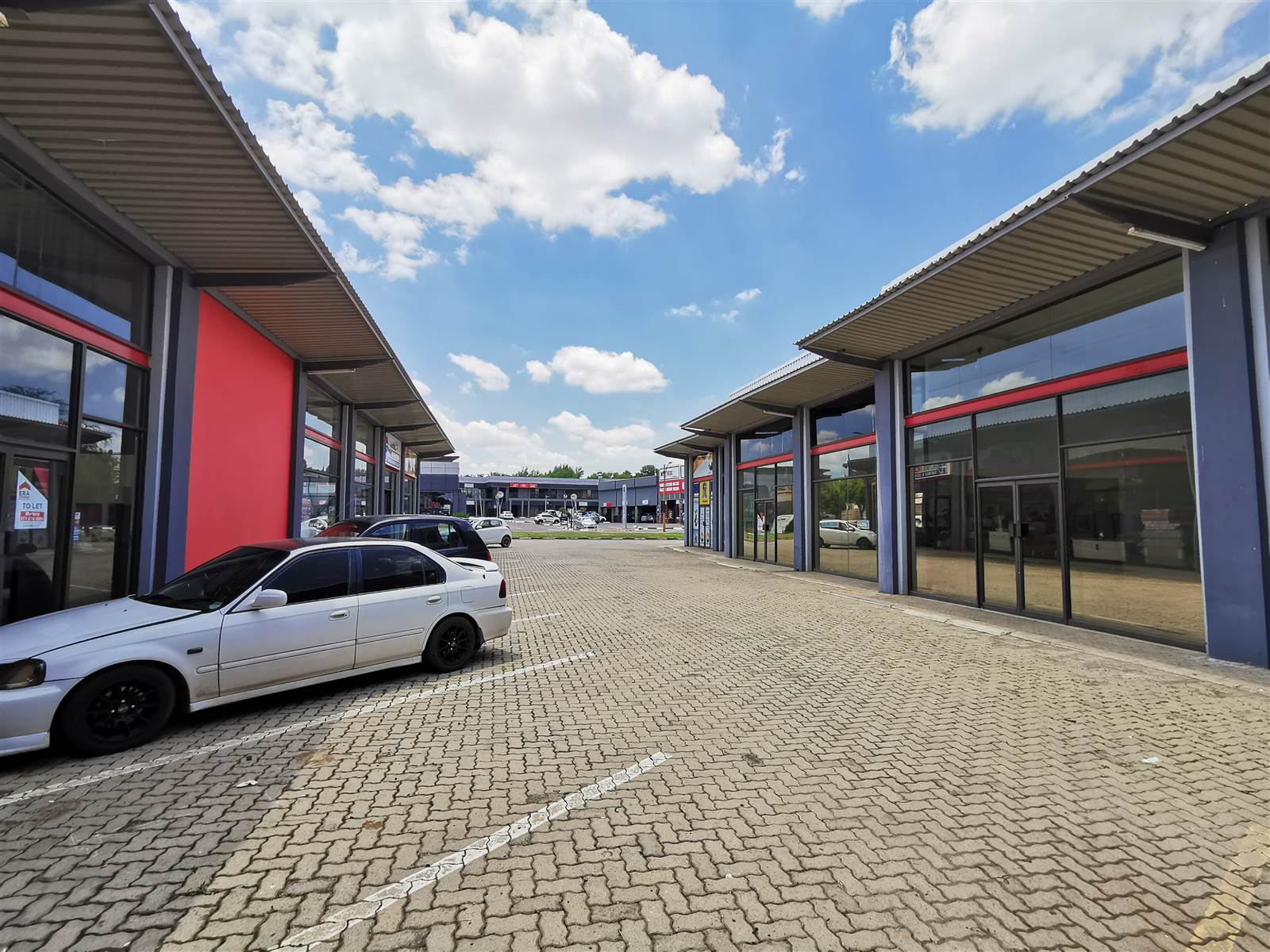 175  m² Commercial space in Wilkoppies photo number 11