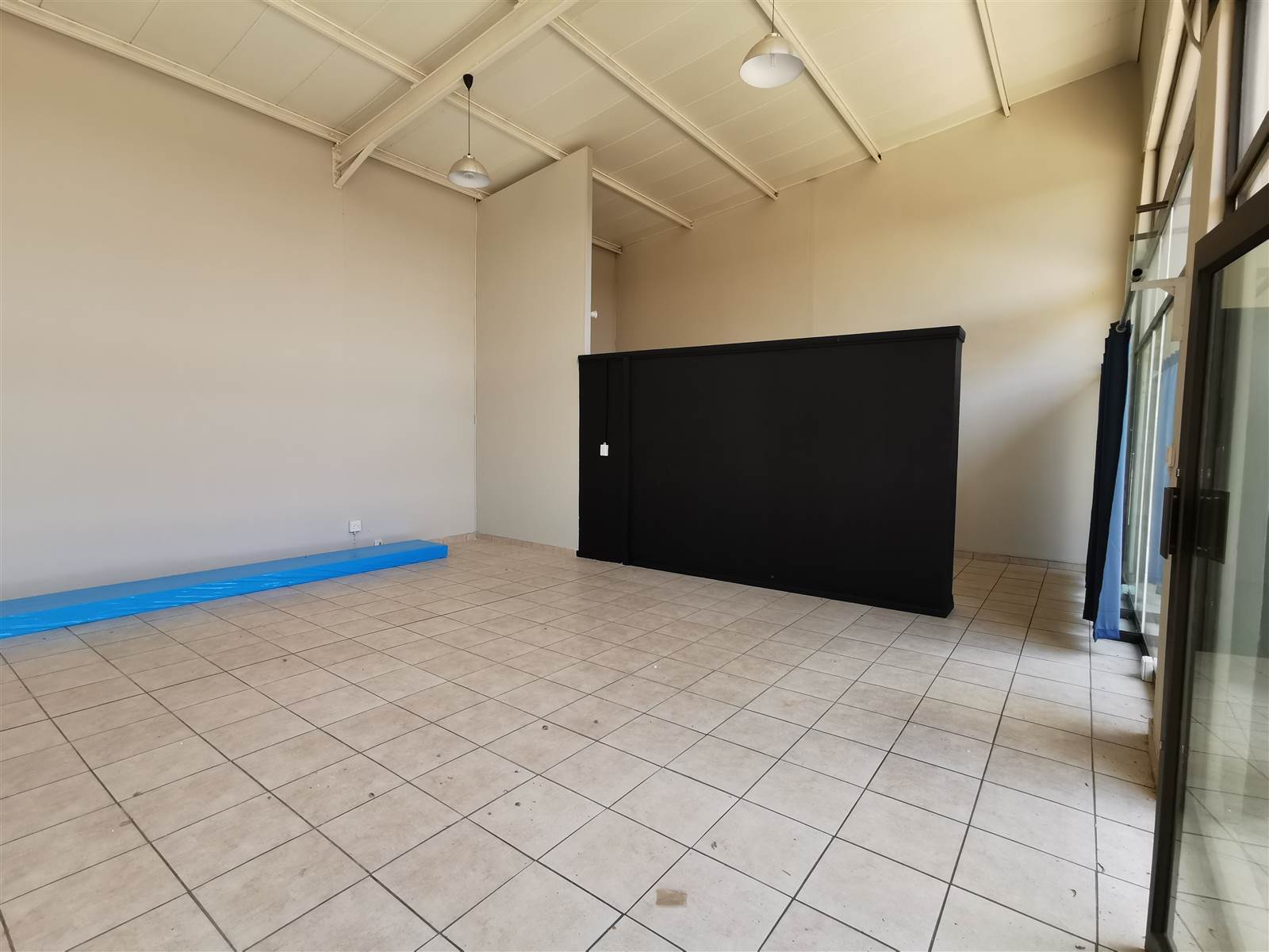 175  m² Commercial space in Wilkoppies photo number 2