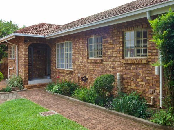 3 Bedroom Townhouse 3 Bedroom Townhouse