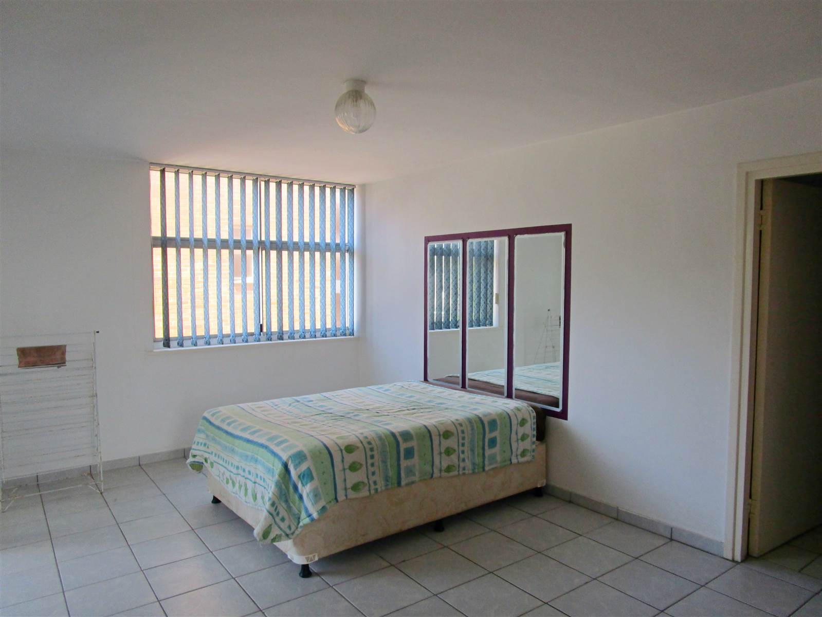 3 Bed Flat in Amanzimtoti photo number 9