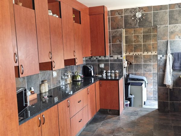 4 Bedroom House 4 Bedroom House