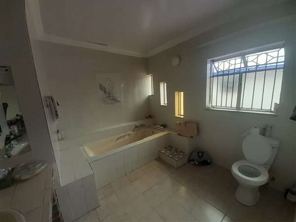 4 Bedroom House 4 Bedroom House
