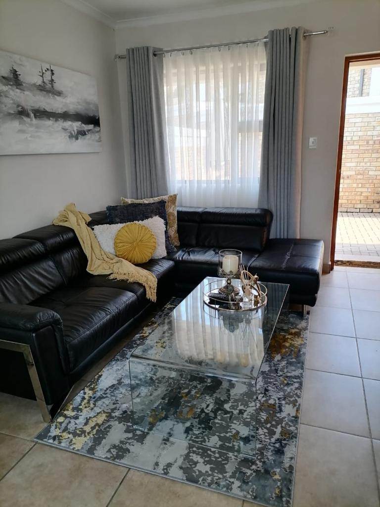 2 Bed Townhouse in Beyers Park photo number 9