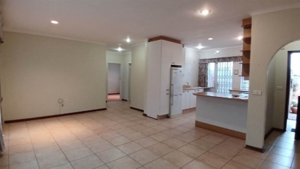 2 Bed Townhouse in Edenvale photo number 5