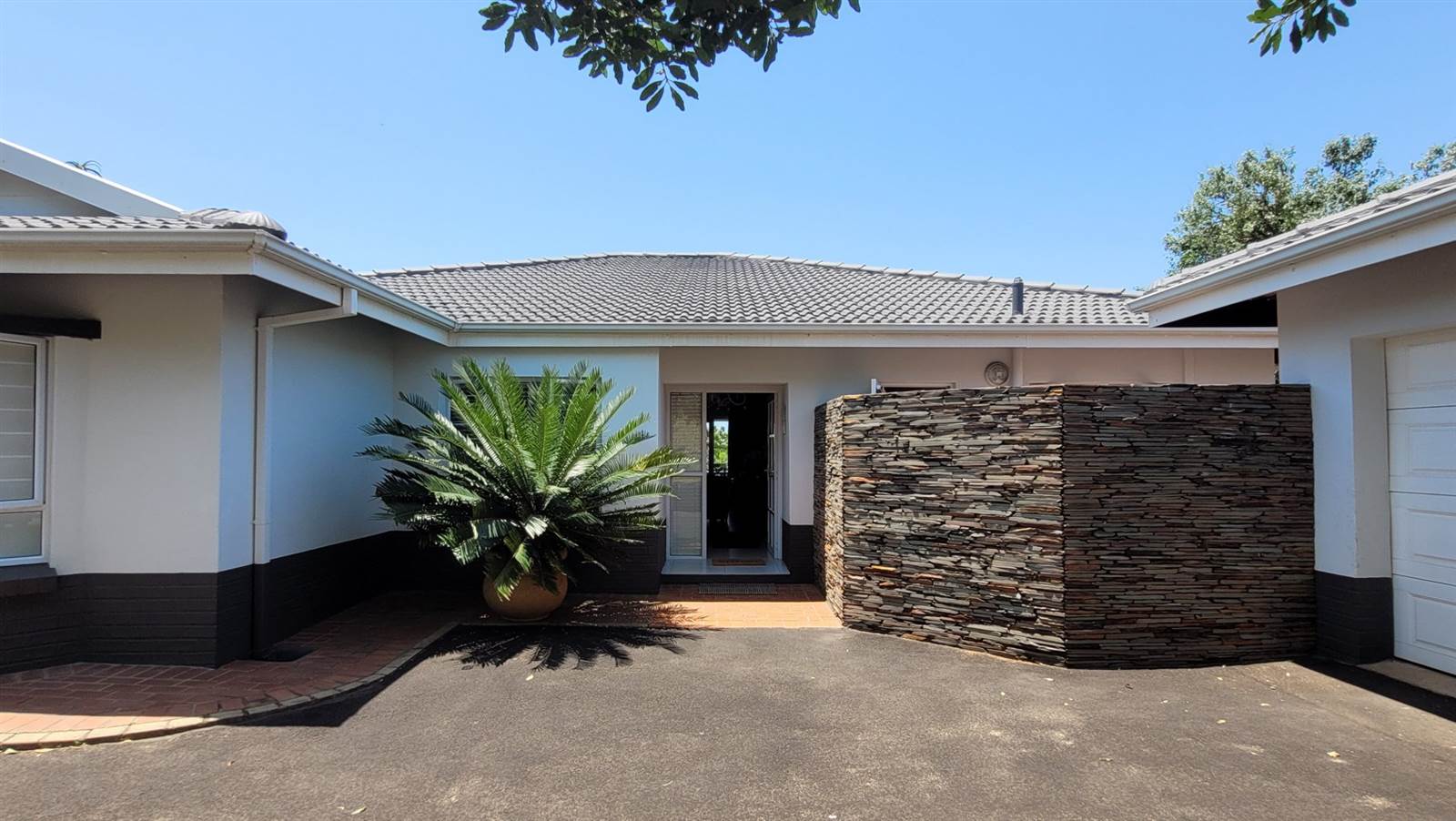 4 Bed House in Ballito photo number 4