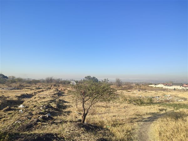 11.9 ha Land available in Boitekong